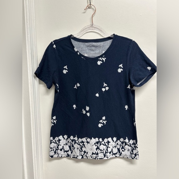 Ann Taylor Factory Tops - Ann Taylor Factory Navy and White Floral Short Sleeve Top